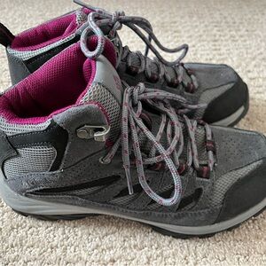 Columbia Crestwood Mid Hiking Boot in Graphite Gray / Black / Plum 7.5